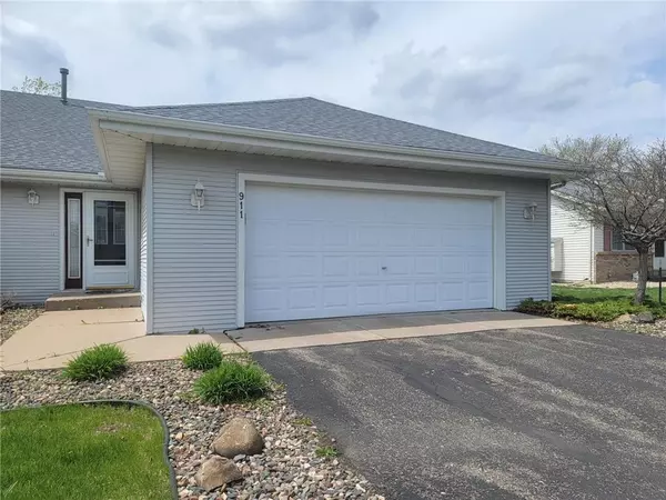 911 Leroy Ct, River Falls, WI 54022