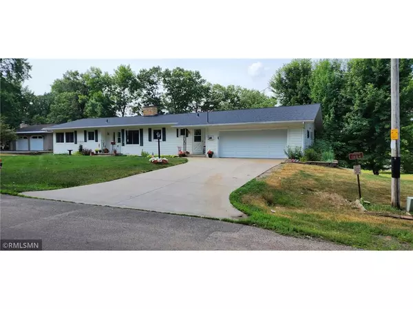 1824 Oak Ridge Drive, New Richmond, WI 54017