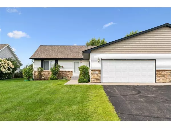 909 W Ridge Court #8, New Richmond, WI 54017