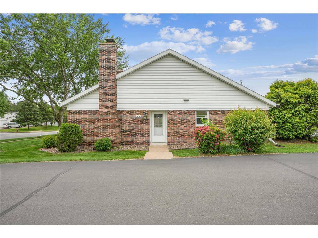 Eau Claire, WI 54703,2114 Black Avenue #D2