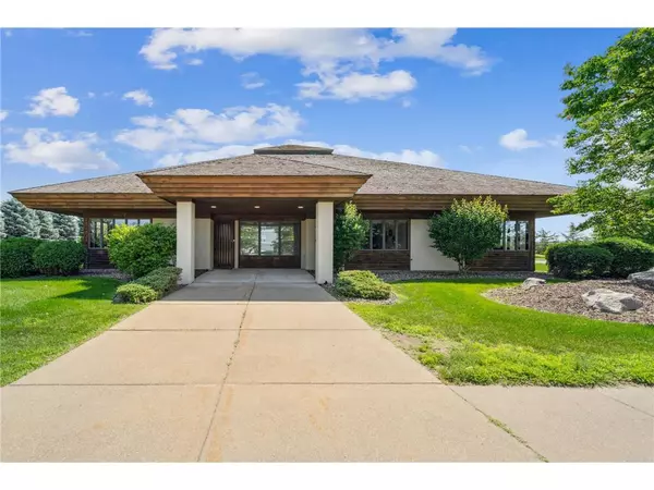 906 Dominion Drive, Hudson, WI 54016