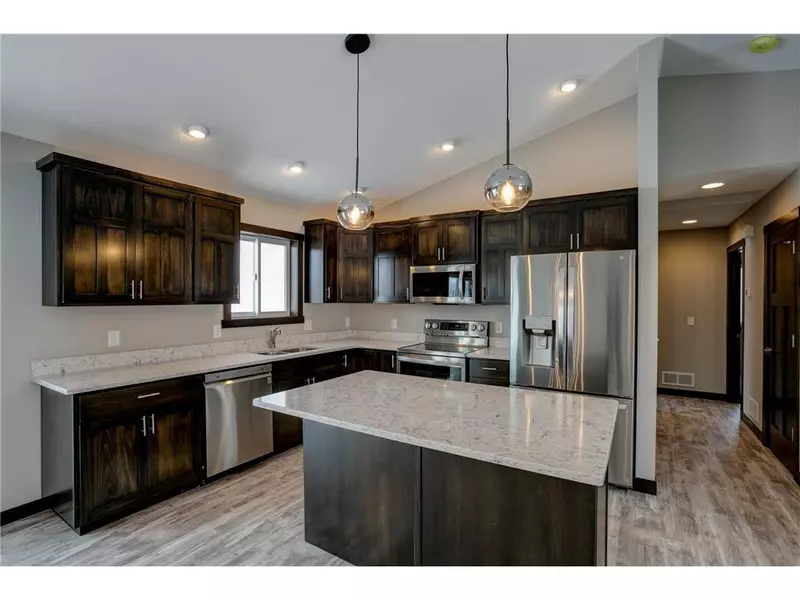 492 Coyote Way, New Richmond, WI 54017