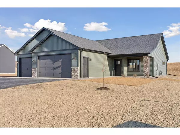 484 Coyote Way, New Richmond, WI 54017