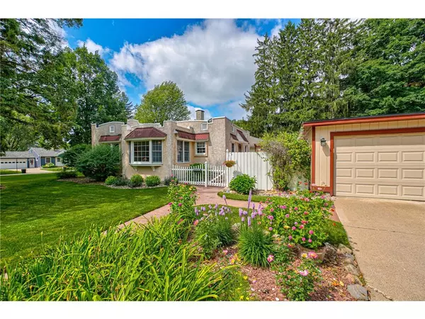 River Falls, WI 54022,835 Oak Knoll Avenue