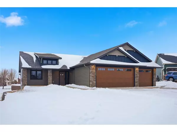 1633 Rolling Hills Lane, River Falls, WI 54022