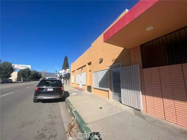 San Bernardino, CA 92405,1233 N E ST