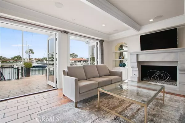 Newport Beach, CA 92660,102 Linda Isle