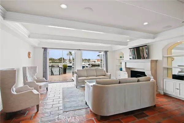 Newport Beach, CA 92660,102 Linda Isle