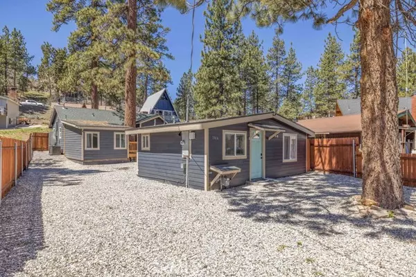 736 W Aeroplane BLVD, Big Bear City, CA 92314