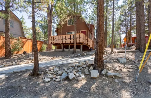 320 Hilltop LN, Big Bear City, CA 92314