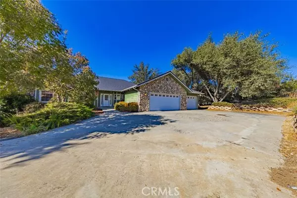 41282 Singing Hills CIR, Ahwahnee, CA 93601