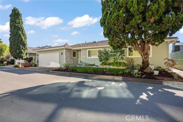 Laguna Beach, CA 92651,325 Heather PL