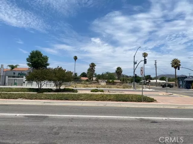 Corona, CA 92879,13653 Magnolia AVE