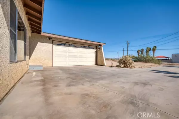 Joshua Tree, CA 92252,6010 Sunburst ST