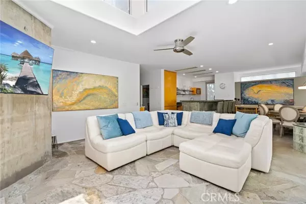 Laguna Beach, CA 92651,816 Manzanita DR