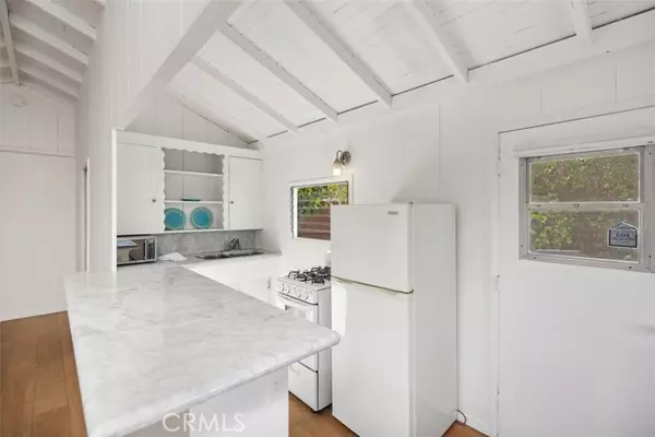 Laguna Beach, CA 92651,31834 Hedge LN