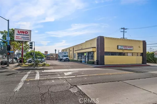 Bell Gardens, CA 90201,5658 Clara ST