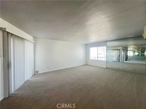 Newport Beach, CA 92661,600 E Oceanfront #2H