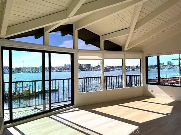 Newport Beach, CA 92662,404 S Bay Front