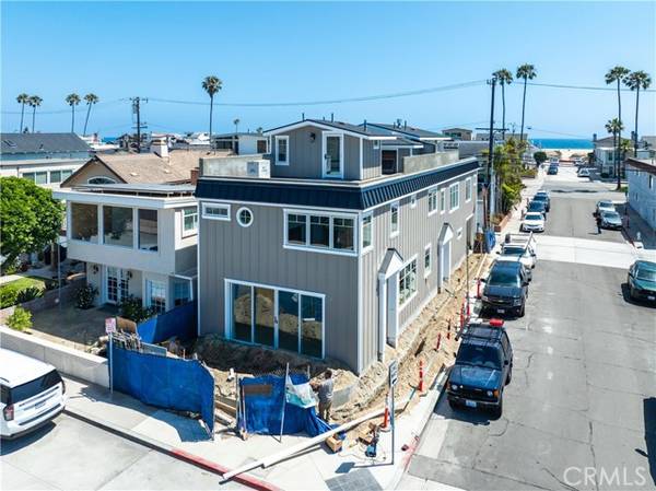 825 W Bay AVE #A, Newport Beach, CA 92661