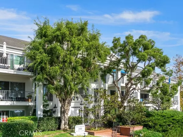 Newport Beach, CA 92663,200 Mcneil LN #204