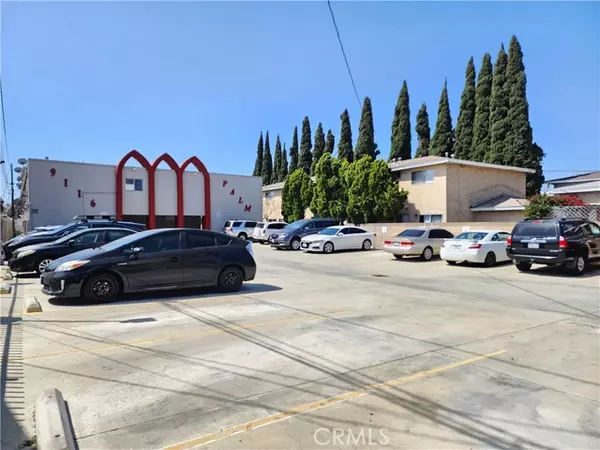 Bellflower, CA 90706,9116 Palm ST