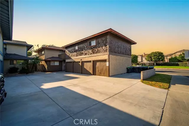 Costa Mesa, CA 92626,3049 Jeffrey DR