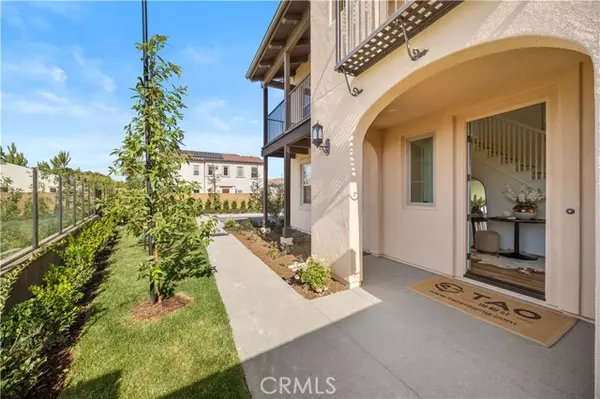 Irvine, CA 92618,252 Canterbury