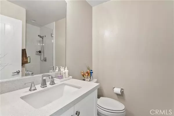 Costa Mesa, CA 92626,946 Sunlit LN