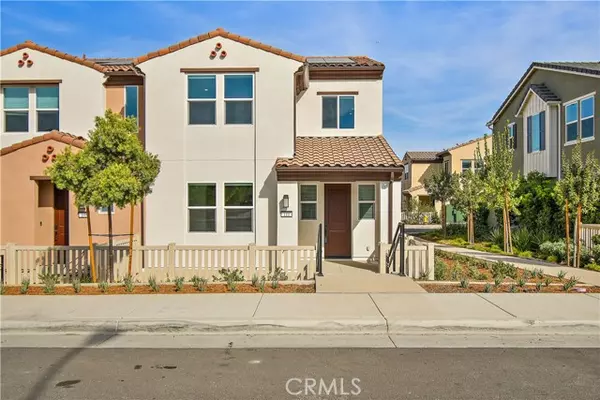 Corona, CA 92883,3962 Lavine Way #111