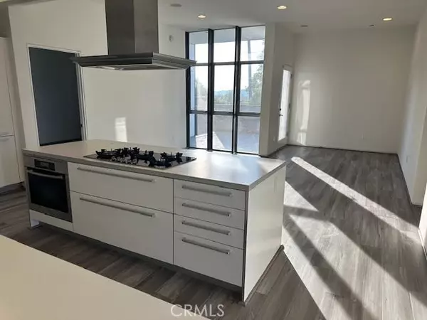 825 N Kings RD #2, West Hollywood, CA 90069