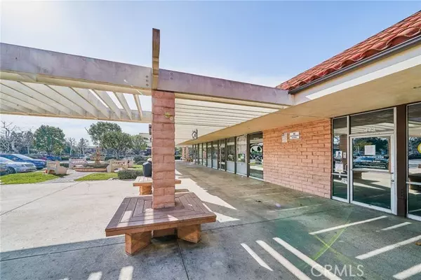 Thousand Oaks, CA 91360,413 E AVENIDA DE LOS ARBOLES