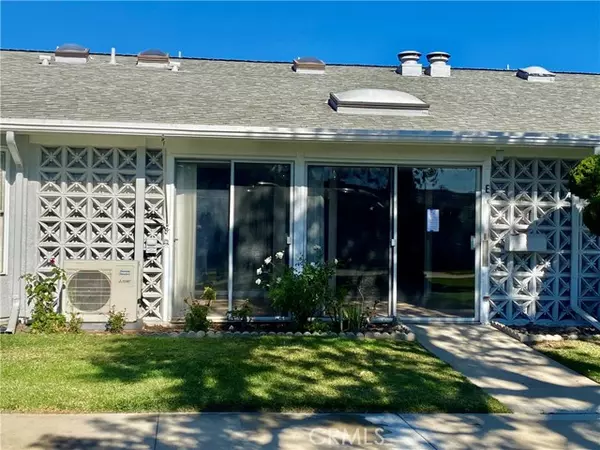 13824 Fresh Meadow Ln., M3-13E, Seal Beach, CA 90740