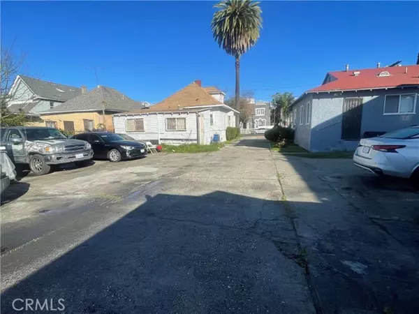 1162 E 46th ST, Los Angeles, CA 90011