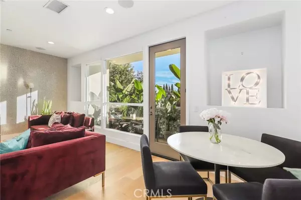 Los Angeles, CA 90038,6072 W Studio CT