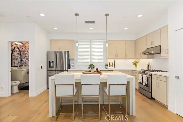 Los Angeles, CA 90038,6072 W Studio CT