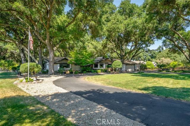 9545 Los Palos Road, Atascadero, CA 93422