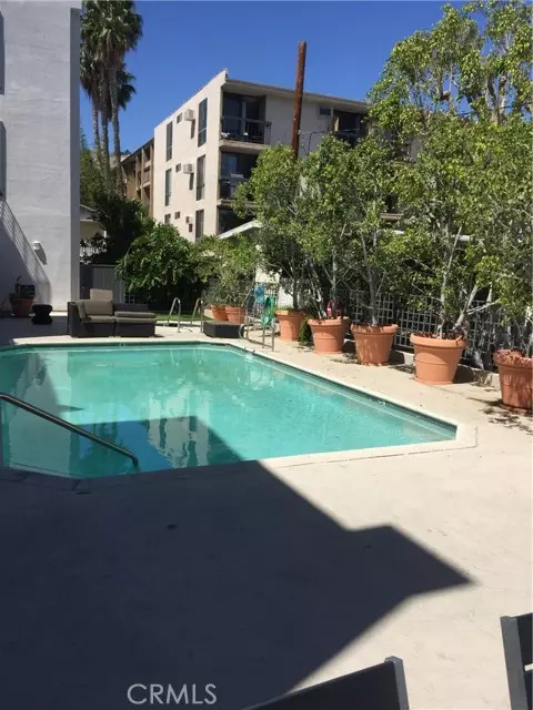 West Hollywood, CA 90069,884 PALM AVE #302