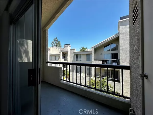 Woodland Hills, CA 91367,5500 Owensmouth AVE #314