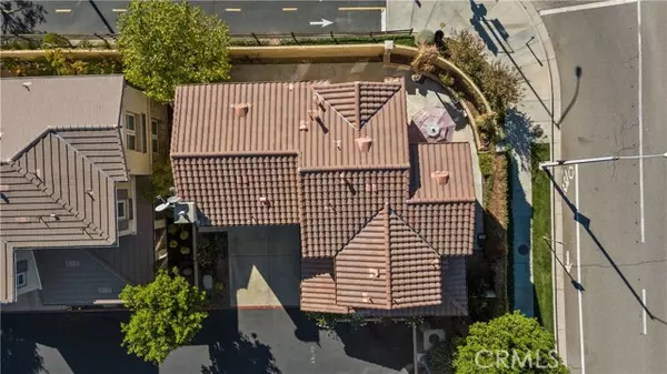 Newhall, CA 91350,26008 Lindale PL