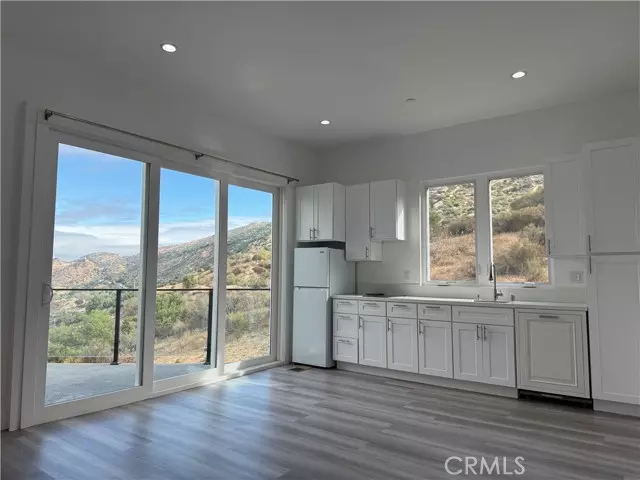 Simi Valley, CA 93063,988 Alta Vista RD