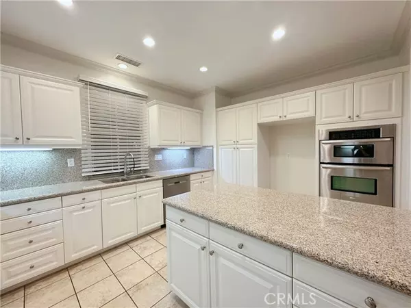 Irvine, CA 92620,48 Twin Gables