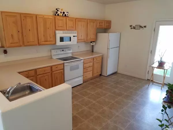 South Jordan, UT 84009,5009 W TOPCREST DR