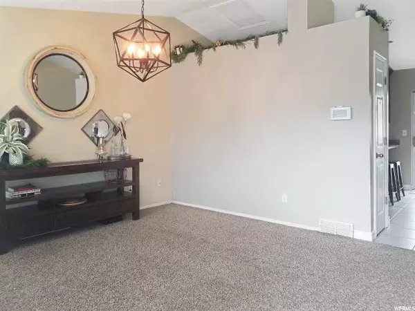 West Jordan, UT 84088,7990 S PALLADIUM DR W