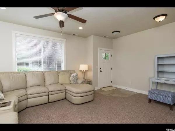 Pleasant View, UT 84414,255 W 2700 N #38