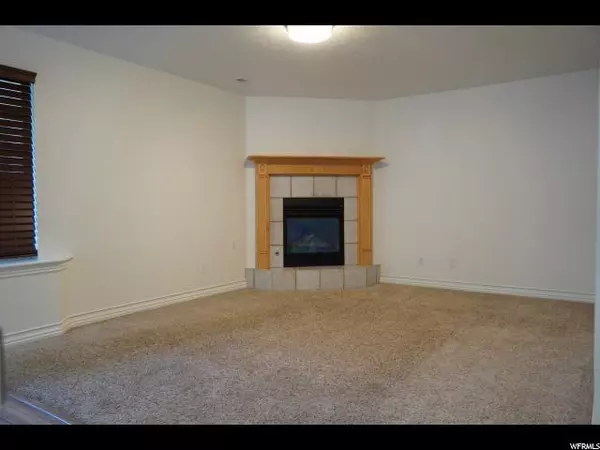 Layton, UT 84041,438 E ROSEWOOD LN S #3