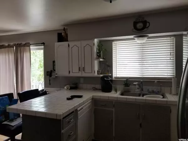 Sandy, UT 84093,2568 E QUAIL HOLLOW DR S