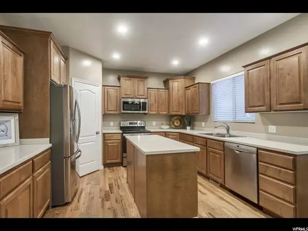 Draper, UT 84020,933 E BEARTOOTH CIR S