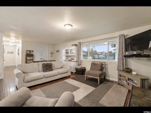 Sandy, UT 84093,1553 E HUCKLEBERRY CIR