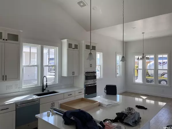 South Jordan, UT 84009,10947 S PADDLE BOARD WAY #121